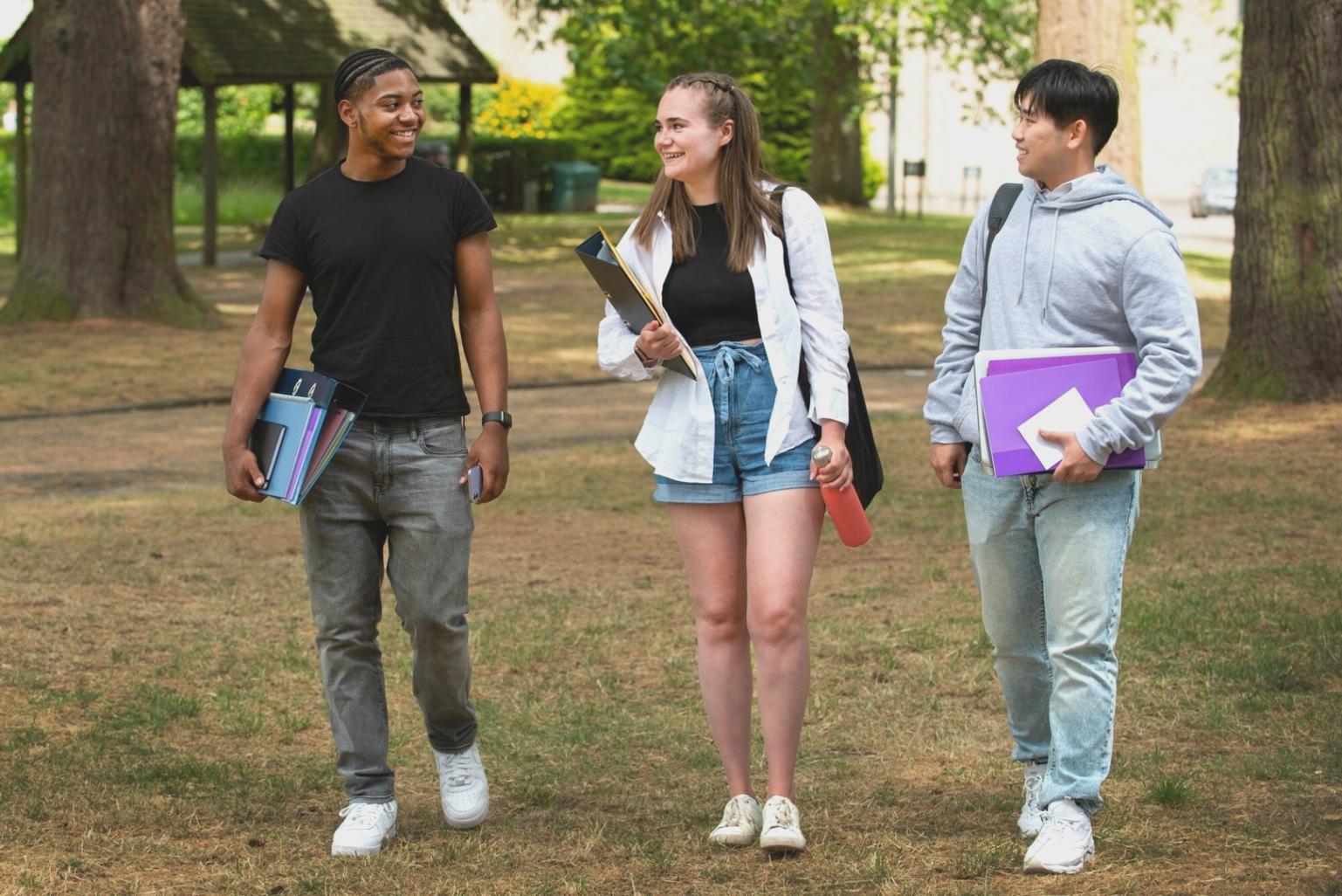 Interaktive Lernsession mit Finanzcharts und Analysetools